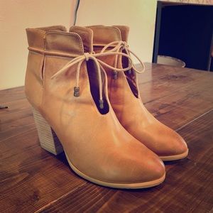 Antelope Pull Tie Booties
